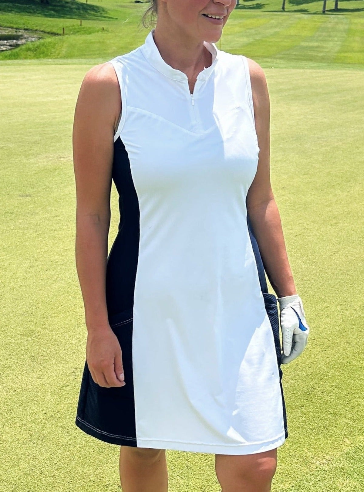 Golfkleid Wunderschönes und luxuriöses Kleid in Weiß mit blauem Mesh